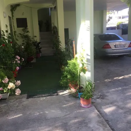 Festim Guest house *